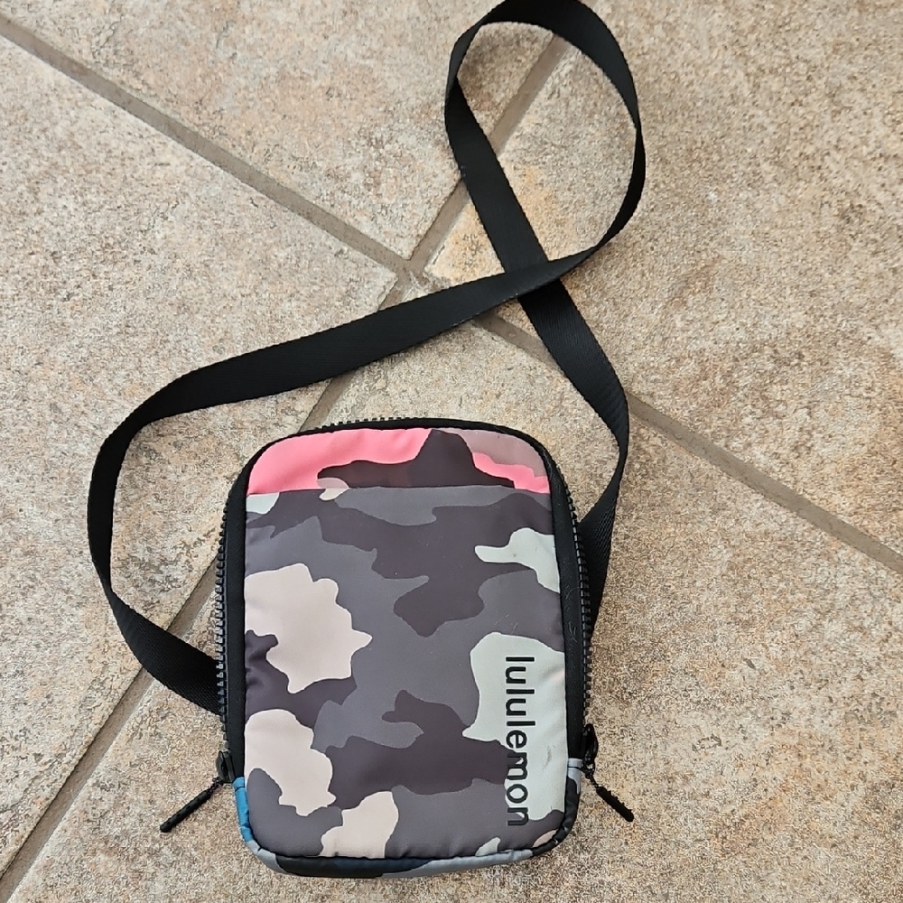 Lululemon Crossbody Pouch